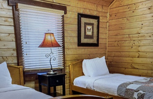 Gordonsville Cabin | Cozy 3 bedroom cabin in Shenandoah crosssing