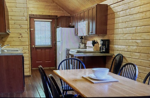 Gordonsville Cabin | Cozy 3 bedroom cabin in Shenandoah crosssing