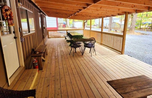 Bristol Cabin | Cozy 3-bedroom cabin with WiFi, AC in charming Bristol