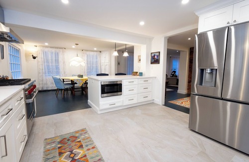 South Dartmouth House | Cozy 3-Bedroom Cape near Beach and Padanaram