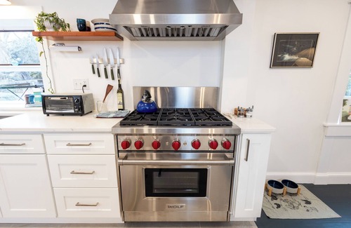 South Dartmouth House | Cozy 3-Bedroom Cape near Beach and Padanaram