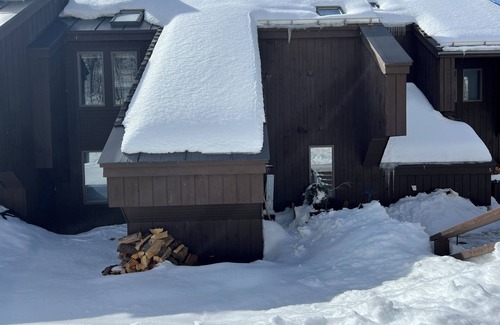 Plymouth Condo | Cozy 3-bedroom condo located in Plymouth, VT .n12 miles to Okemo mountain-