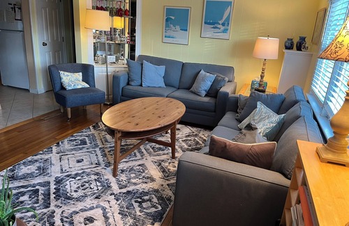 Falmouth Condo | Cozy 3-bedroom condo with AC and WiFi in lovely Falmouth, walk to Sound beach.