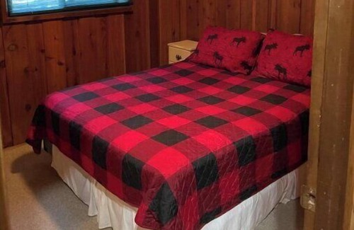North Kawartha Cottage | Cozy 3 bedroom cottage with spectacular lake views