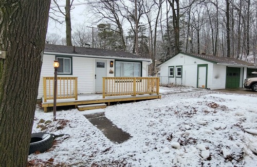 Gaylord Cottage | Cozy 3 bedroom cottage close to Gaylord and Otsego lake