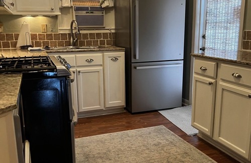 Lake Charles Cottage | Cozy 3 bedroom Downtown Cottage
