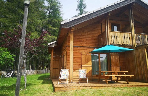 Saint-Etienne-en-Devoluy Ski Chalet | Cozy 3-Bedroom Duplex Chalet for 6 with Pool Access at Le Hameau du Puy, Superdevoluy
