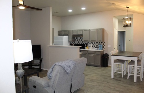 Norman House | Cozy 3-bedroom Duplex in lovely Norman down the road from OU campus!