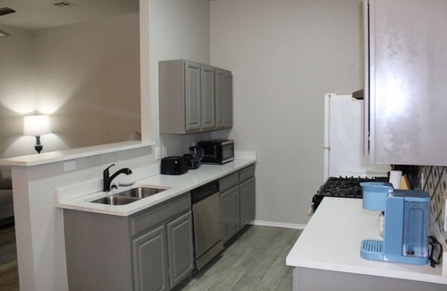 Norman House | Cozy 3-bedroom Duplex in lovely Norman down the road from OU campus!