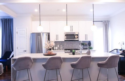Mechanicsville House | Cozy 3 Bedroom Farmhouse in the Heart of ATL