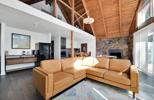 Glencoe Cabin | Cozy 3 Bedroom Getaway Mountain A-Frame Cabin