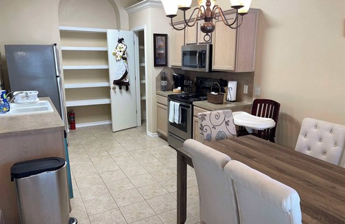 South Side House | Cozy 3-bedroom home Corpus Christi