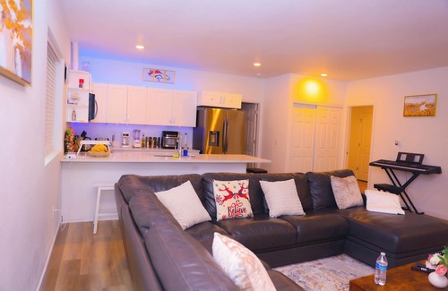 Aurora House | Cozy 3-Bedroom Home, 3 Min to Aurora’s Gaylord, 10 Min to Denver Airport!