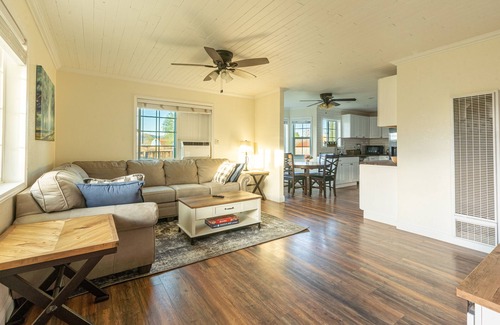 Golden Hills House | Cozy 3 Bedroom Home