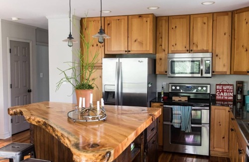 Boone House | Cozy 3 bedroom house with hot tub in Blowing Rock walking distance to ski slope
