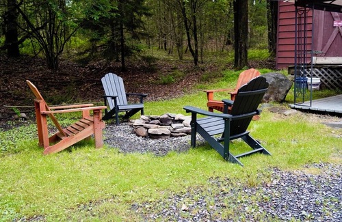Tunkhannock Township House | Cozy 3-bedroom house in secluded area of Pocono Lake!