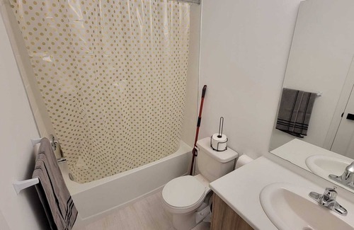 Barrie House | Cozy 3 bedroom house close to Lake Simcoe