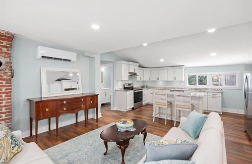 Milton House | Cozy 3-bedroom house in Historic Milton - Walk to Milton Theatre and Restaurants
