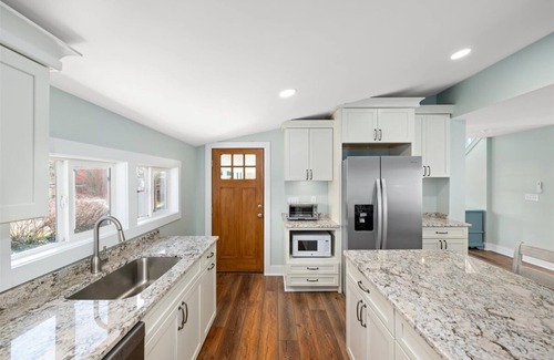 Milton House | Cozy 3-bedroom house in Historic Milton - Walk to Milton Theatre and Restaurants