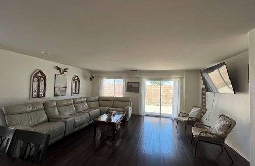 Lancaster House | Cozy 3-bedroom house in tranquil Lancaster with WiFi and AC