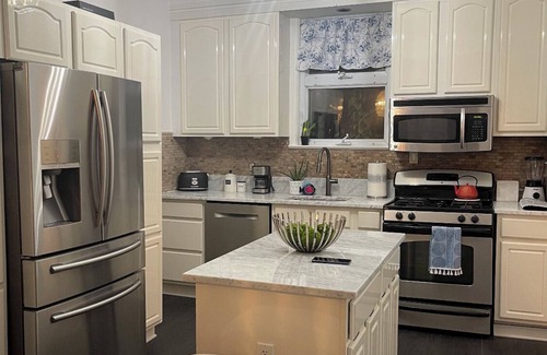 Ridgefield House | Cozy 3 bedroom House 25 min away from New York