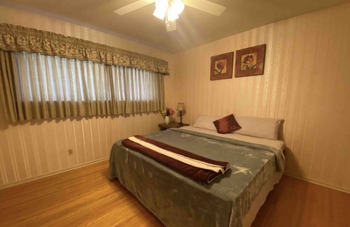 Northeast Edmonton House | Cozy 3 bedroom house with pool table