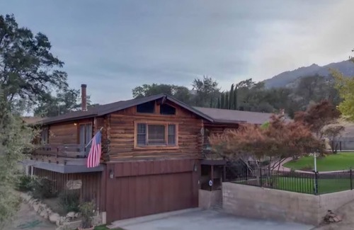 Kernville Cabin | Cozy 3-Bedroom Log Cabin in beautiful Kernville with WiFi, AC