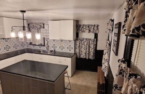 West Haven House | Cozy 3 bedroom minutes from Yale and the beach