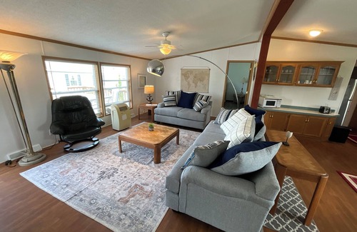 Clayton House | Cozy 3-bedroom mobile home in tranquil Clayton, Free Boat Tour 5 Days+
