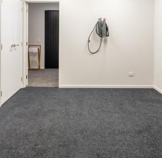 Addington Apartment | Cozy 3 bedroom near Hagley Park w/Garage