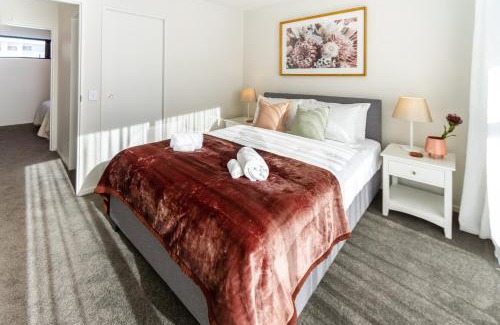 Addington Apartment | Cozy 3 bedroom near Hagley Park w/Garage
