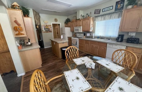 Colorado Shores House | Cozy 3-bedroom river house in Historic City of Needles, 50 steps to Beach/River