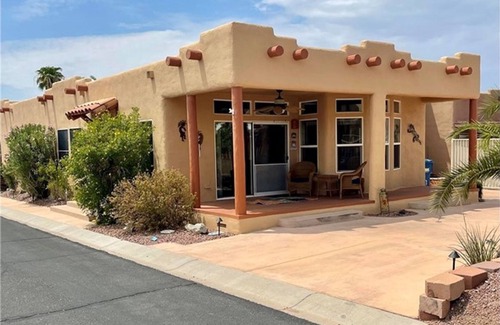 Colorado Shores House | Cozy 3-bedroom river house in Historic City of Needles, 50 steps to Beach/River