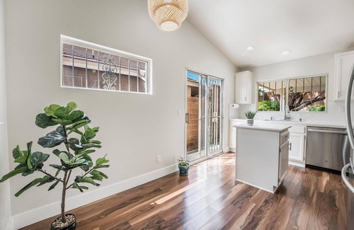 Spring Valley House | Cozy 3-Bedroom single story house, 15 minutes to the strip. Pet-Friendly.