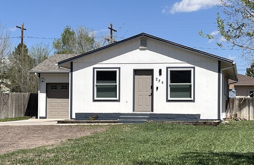 Monument House | Cozy 3-bedroom Sparrow Stay in Historic Town of Monument