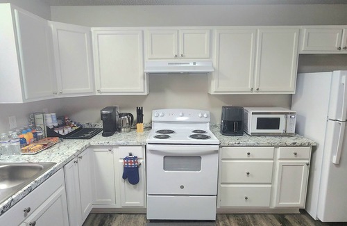 Sans Souci House | Cozy 3-bedroom townhome in Greenville with WiFi, AC