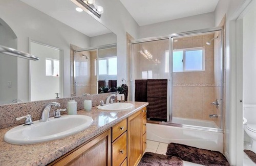 El Rancho House | Cozy 3-bedroom townhome in adorable Downey with AC, WiFi