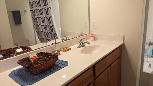 Southeast Raleigh House | Cozy 3 Bedroom townhouse exquisite
