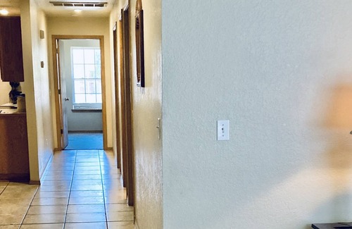 Bethel Heights Apartment | Cozy 3-bedroom vacation home with free parking