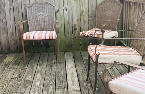 Bethel Heights Apartment | Cozy 3-bedroom vacation home with free parking