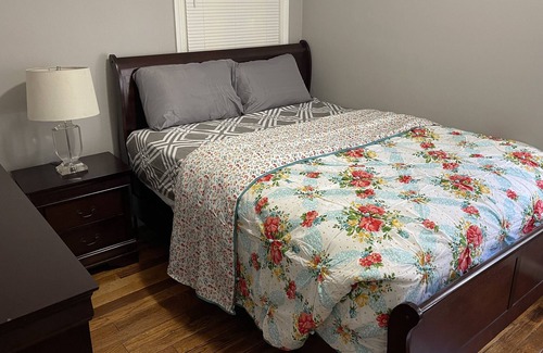 Detroit House | Cozy 3 bedroom vacation home with free parking