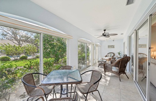 The Meadows Condo | Cozy 3 bedroom with pool access close to Sarasota beaches, shopping & dining.n