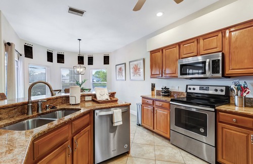 Falcons Glen House | Cozy 3 bedroom with private pool and lakeview