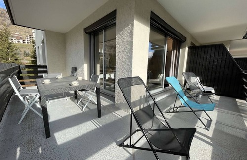Saint-Chaffrey Apartment | Cozy 3-Room Apartment for 6 in Serre Chevalier – Parking, Ski Locker, Balcony, 3-Star Rating
