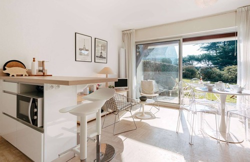 Carnac Apartment | Cozy 3-Room Apartment in Carnac, 100m from Beach, Terrace & Garden, 4 Guests