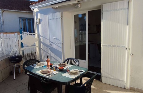 La Bree-les-Bains House | Cozy 3-Room House Near Beach – La Brée-les-Bains, 4 Sleeps, Free WiFi, Included Cleaning