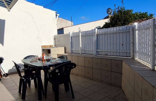La Bree-les-Bains House | Cozy 3-Room House Near Beach – La Brée-les-Bains, 4 Sleeps, Free WiFi, Included Cleaning