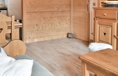 Le Chinaillon Apartment | Cozy 3-star Apartment for 6, Ski-in/Ski-out, Fully Equipped with Wi-Fi near Shops!