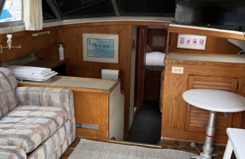 East Providence Boat Rental | Cozy 34’ House Boat in Providence/East Providence Bay