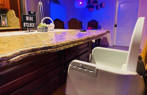 Ontario House | Cozy 3B2B Romantic 85"TV Close to Ontario Airport